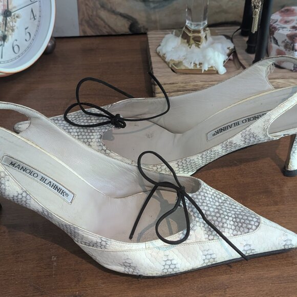 Manolo Blahnik Carolynne 90 Slingback Pumps - Picture 2 of 8